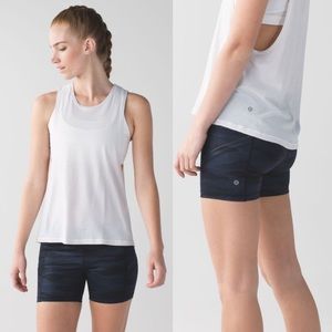 Lululemon What The Sport Pocket Bike Shorts Size 2 Navy Blue Camo Logo Waistband